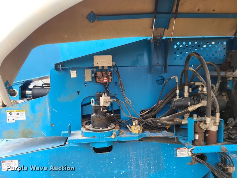 image for item LH9981 2007 Genie S-65  boom lift