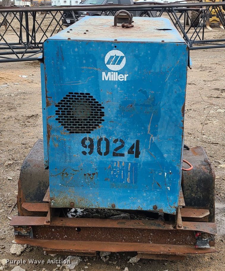 image for item LH9983 Miller Big Blue 400D  welder/generator