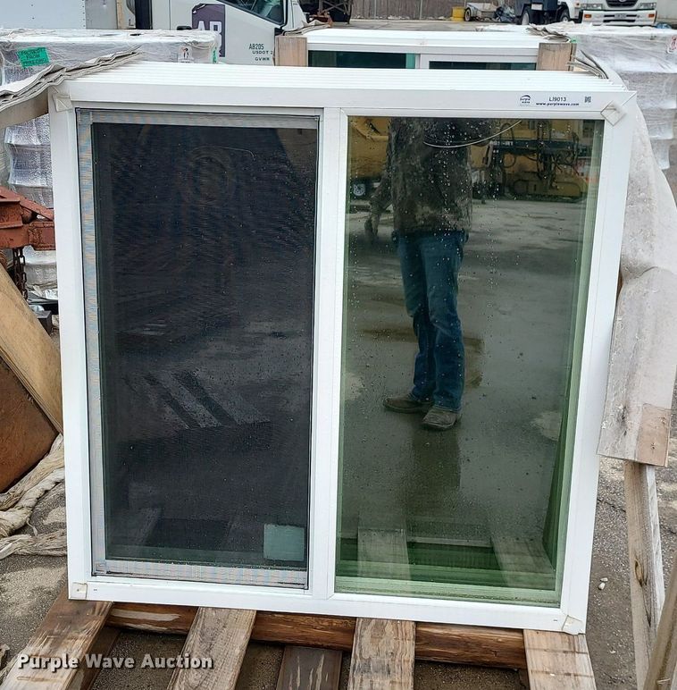 image for item LI9013 (29) 4' x 4' windows