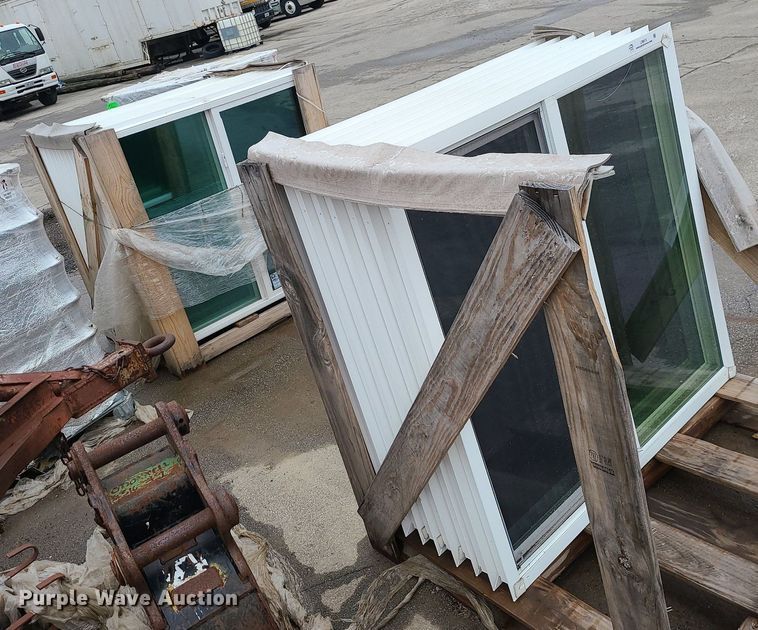 image for item LI9013 (29) 4' x 4' windows