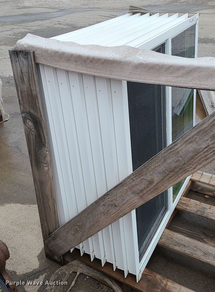 image for item LI9013 (29) 4' x 4' windows