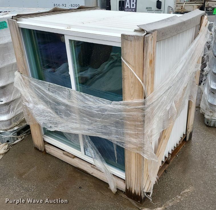 image for item LI9013 (29) 4' x 4' windows