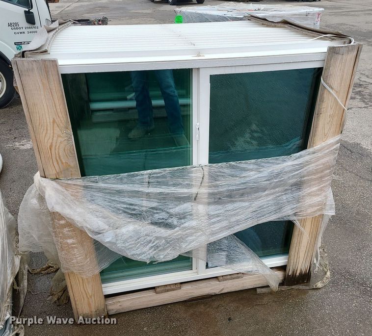 image for item LI9013 (29) 4' x 4' windows