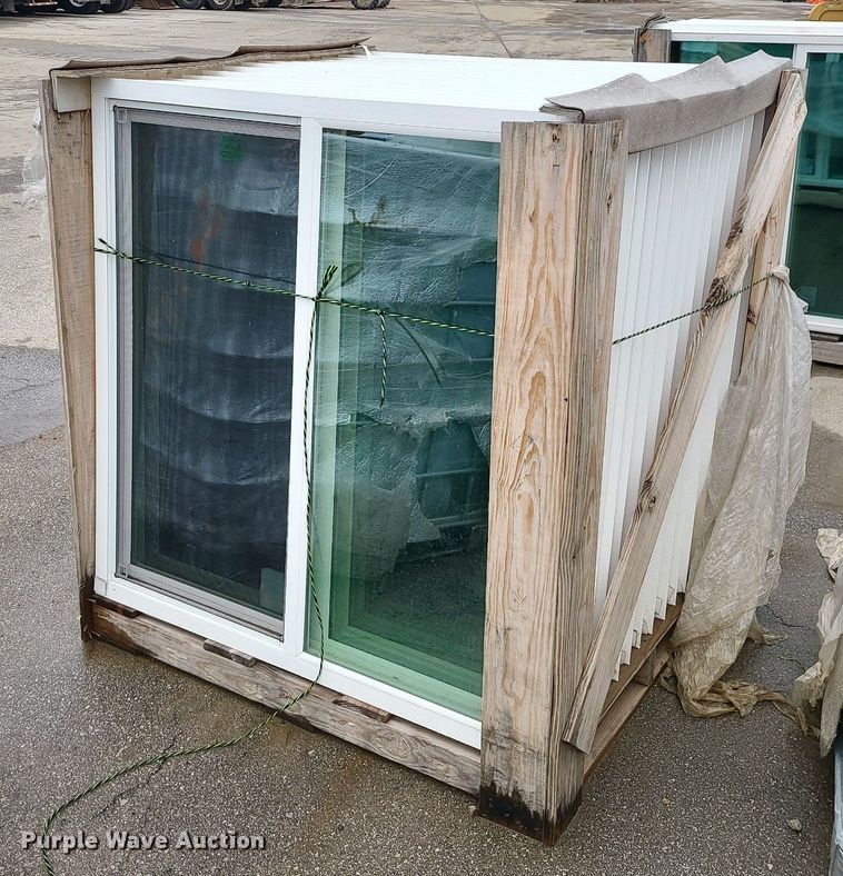 image for item LI9013 (29) 4' x 4' windows