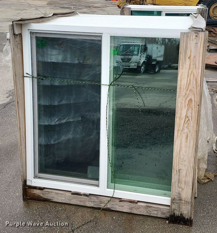 image for item LI9013 (29) 4' x 4' windows