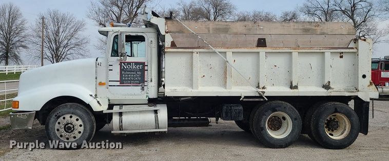 image for item LI9019 1991 International 9400  dump truck