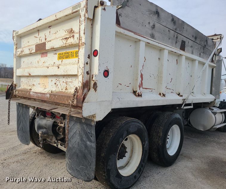 image for item LI9019 1991 International 9400  dump truck