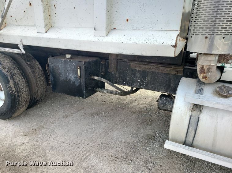 image for item LI9019 1991 International 9400  dump truck