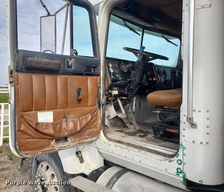 image for item LI9019 1991 International 9400  dump truck