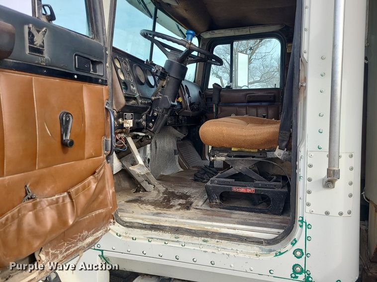 image for item LI9019 1991 International 9400  dump truck