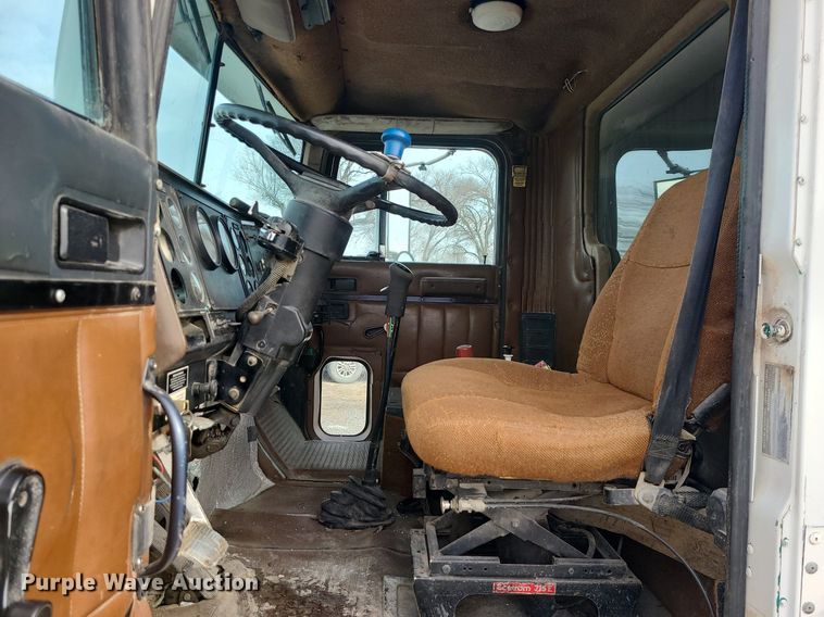 image for item LI9019 1991 International 9400  dump truck