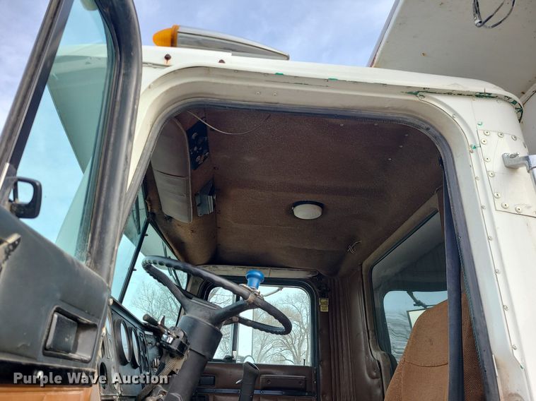 image for item LI9019 1991 International 9400  dump truck