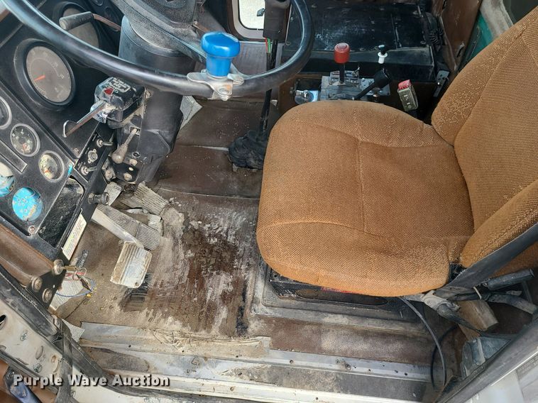 image for item LI9019 1991 International 9400  dump truck