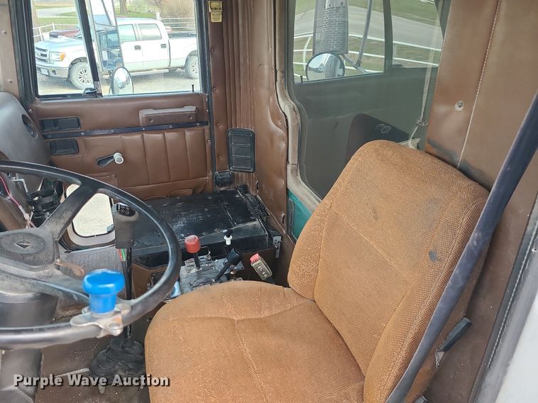 image for item LI9019 1991 International 9400  dump truck