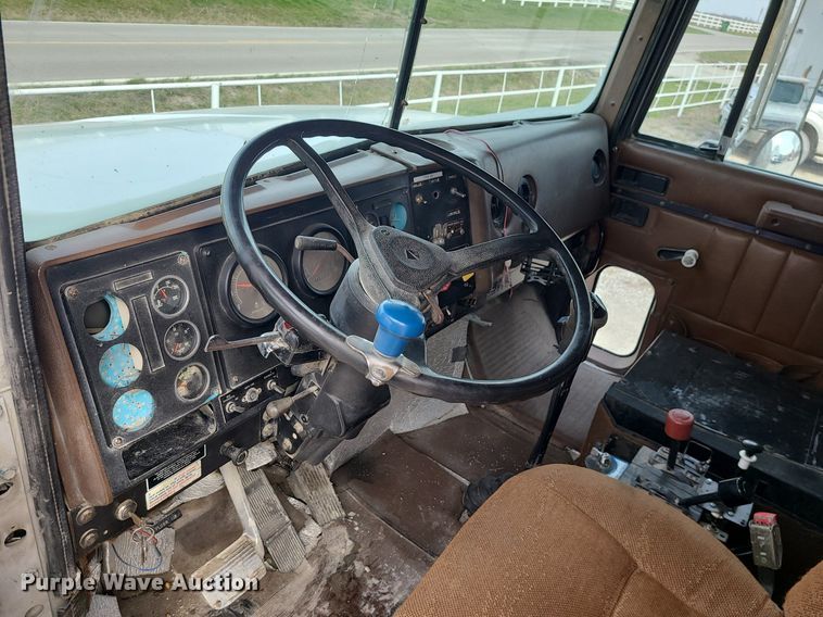 image for item LI9019 1991 International 9400  dump truck