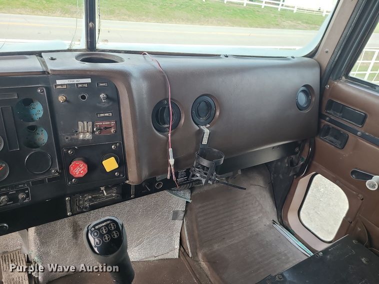 image for item LI9019 1991 International 9400  dump truck