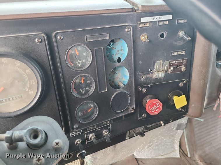 image for item LI9019 1991 International 9400  dump truck