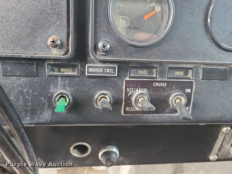 image for item LI9019 1991 International 9400  dump truck