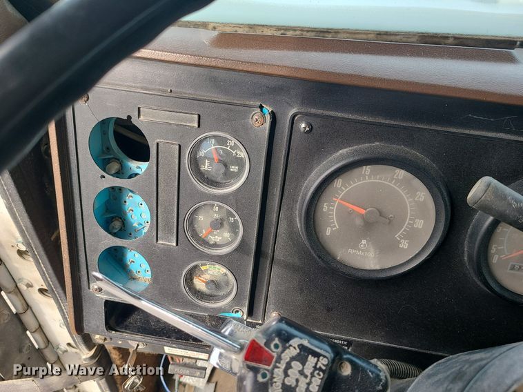 image for item LI9019 1991 International 9400  dump truck