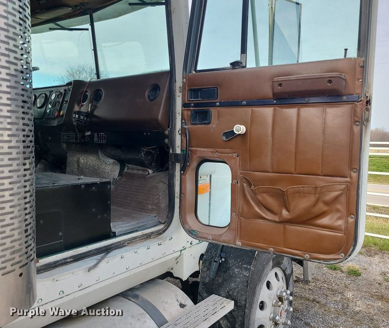 image for item LI9019 1991 International 9400  dump truck