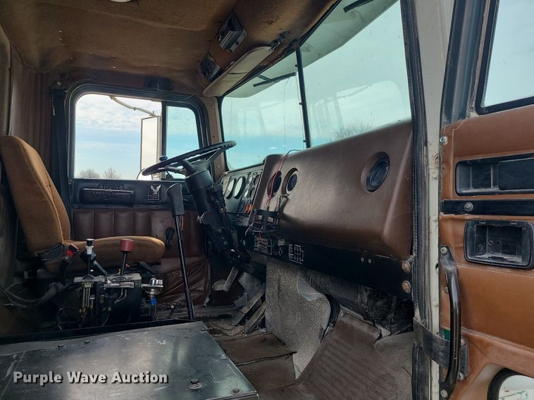 image for item LI9019 1991 International 9400  dump truck