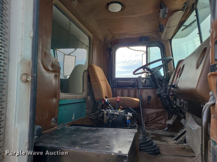 image for item LI9019 1991 International 9400  dump truck