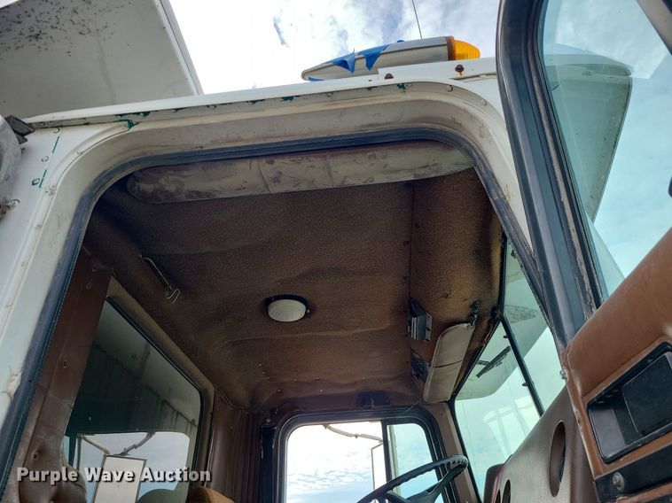 image for item LI9019 1991 International 9400  dump truck