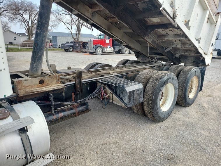 image for item LI9019 1991 International 9400  dump truck