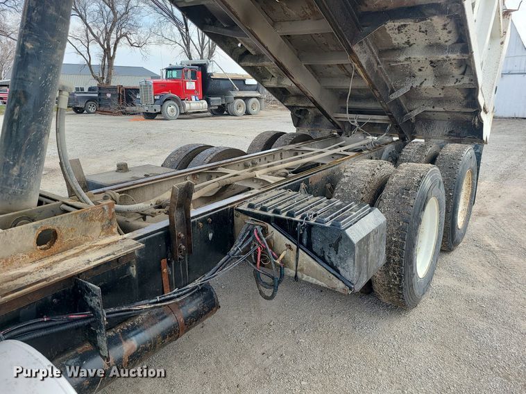 image for item LI9019 1991 International 9400  dump truck