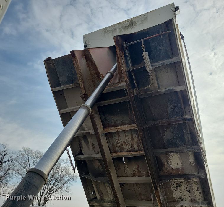 image for item LI9019 1991 International 9400  dump truck