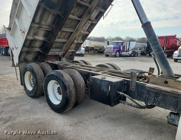 image for item LI9019 1991 International 9400  dump truck