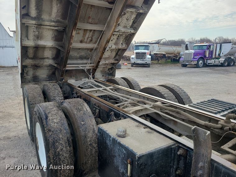 image for item LI9019 1991 International 9400  dump truck