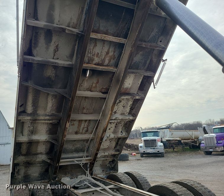 image for item LI9019 1991 International 9400  dump truck