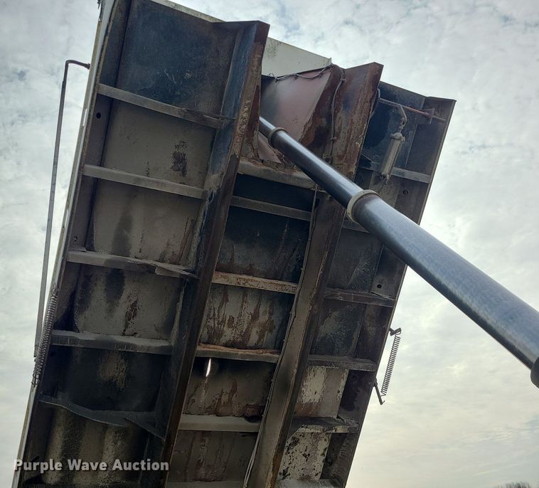 image for item LI9019 1991 International 9400  dump truck