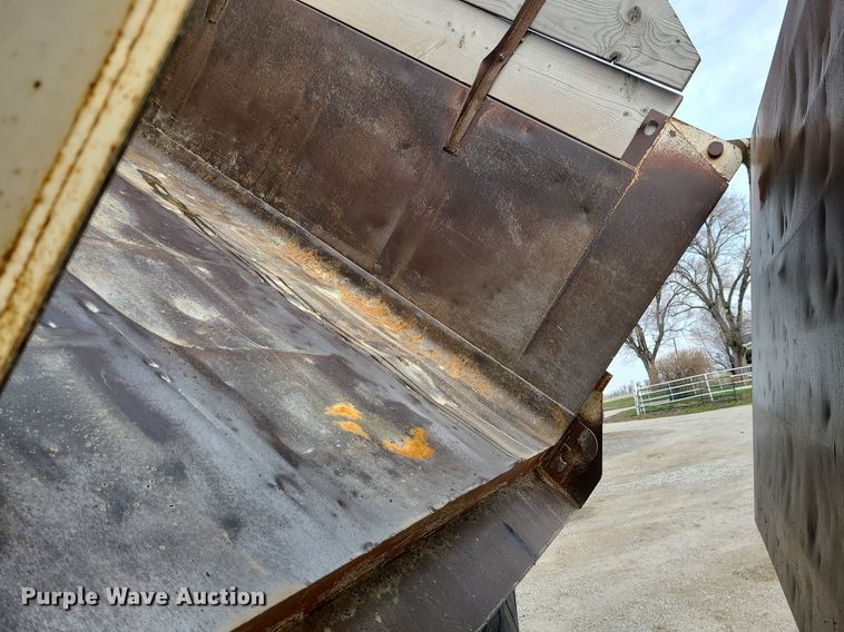 image for item LI9019 1991 International 9400  dump truck