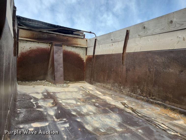 image for item LI9019 1991 International 9400  dump truck