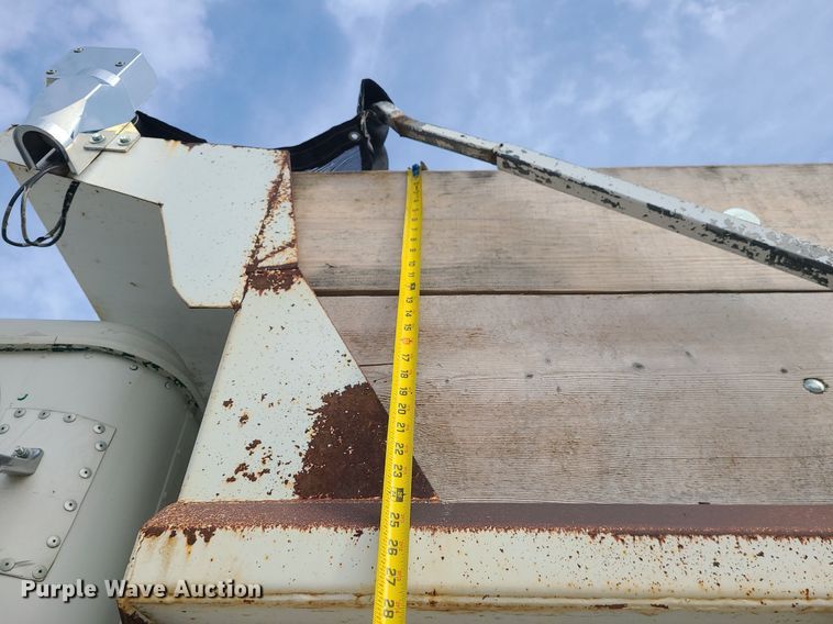 image for item LI9019 1991 International 9400  dump truck