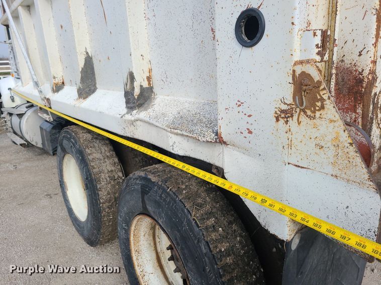 image for item LI9019 1991 International 9400  dump truck