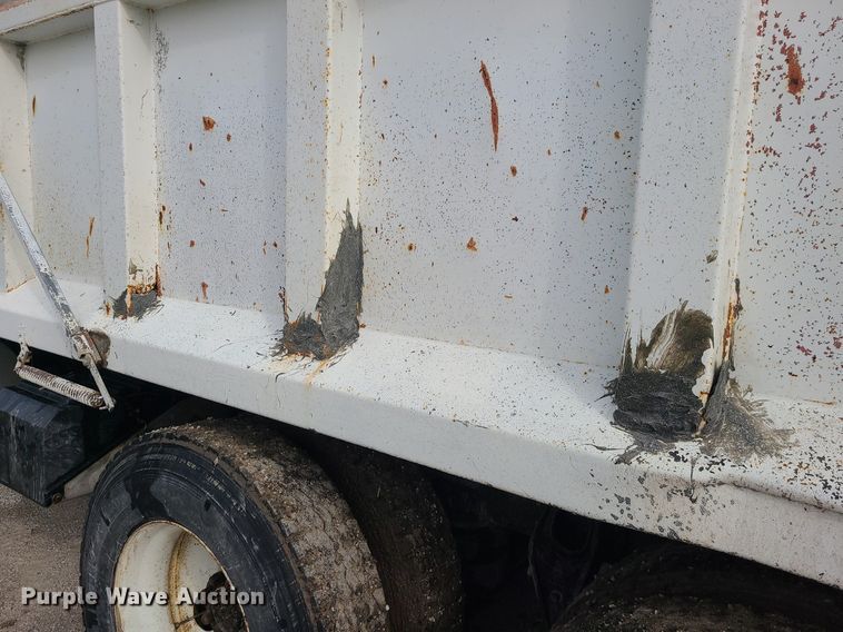 image for item LI9019 1991 International 9400  dump truck