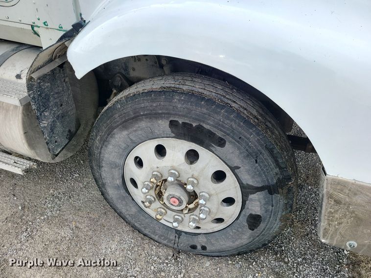 image for item LI9019 1991 International 9400  dump truck