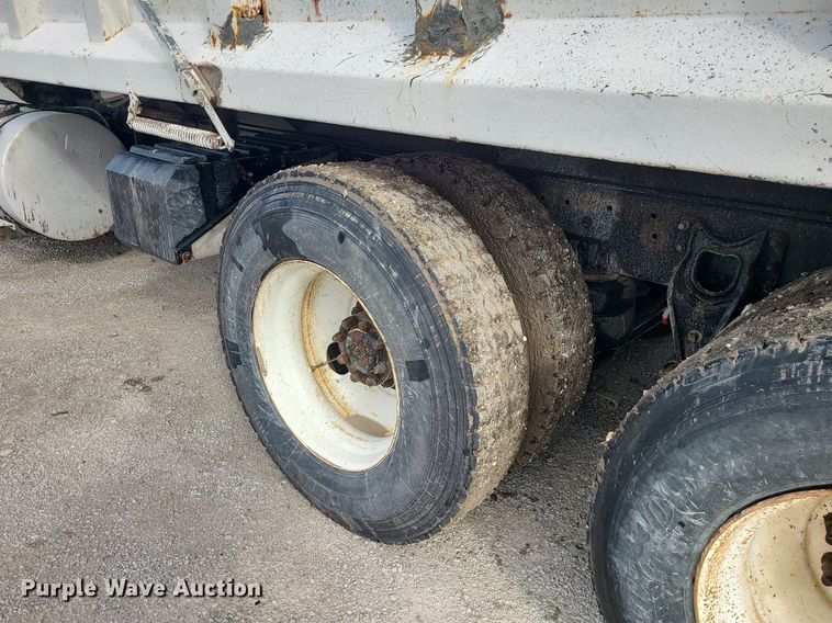 image for item LI9019 1991 International 9400  dump truck