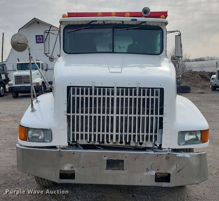 image for item LI9022 1992 International 9400  dump truck