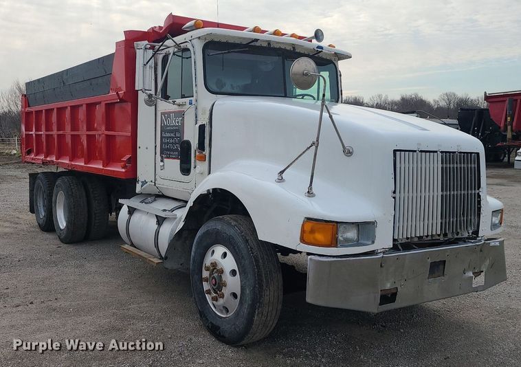 image for item LI9022 1992 International 9400  dump truck