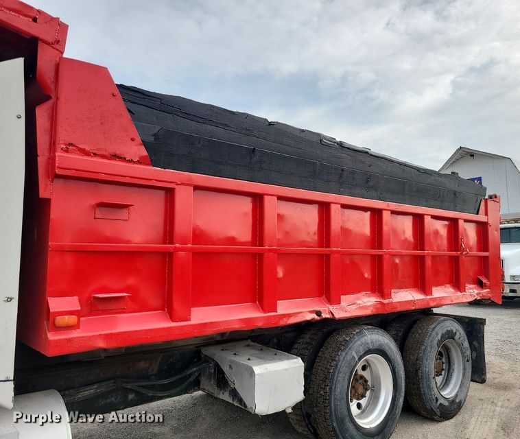 image for item LI9022 1992 International 9400  dump truck