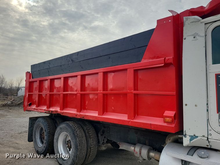 image for item LI9022 1992 International 9400  dump truck