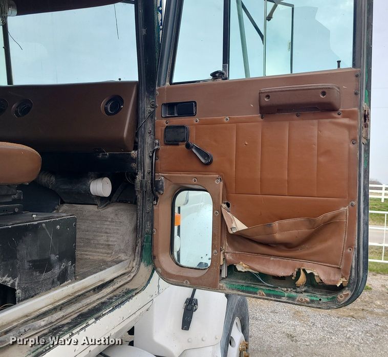 image for item LI9022 1992 International 9400  dump truck