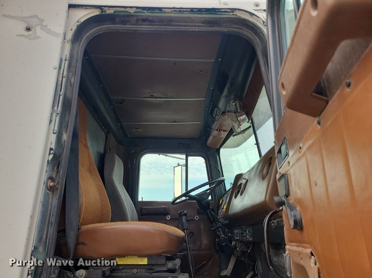image for item LI9022 1992 International 9400  dump truck