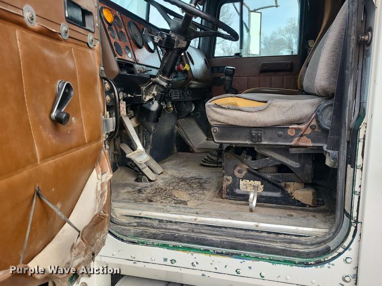 image for item LI9022 1992 International 9400  dump truck