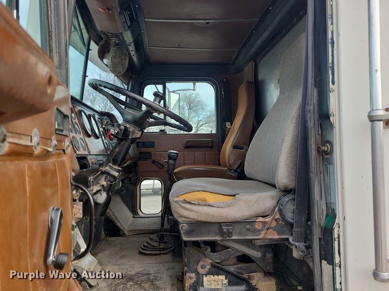 image for item LI9022 1992 International 9400  dump truck