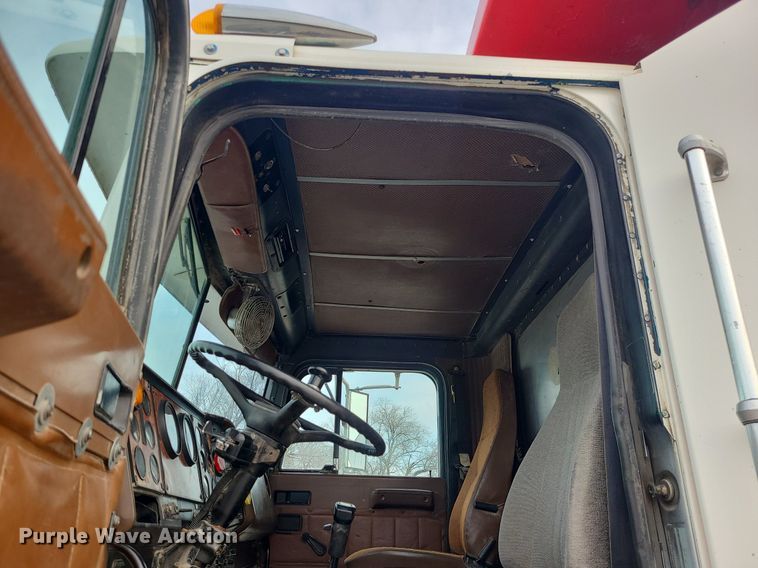 image for item LI9022 1992 International 9400  dump truck